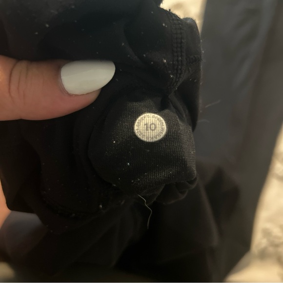 Lululemon Athletica Black Leggings for Everyday Comfort - Picture 4 of 5